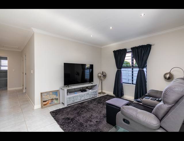 3 BEDROOM FREESTANDING FOR SALE IN SUNNINGDALE